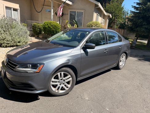 Used 2017 Volkswagen Jetta S FWD image 2