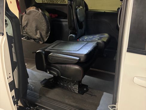 Used 2019 Dodge Grand Caravan GT image 11