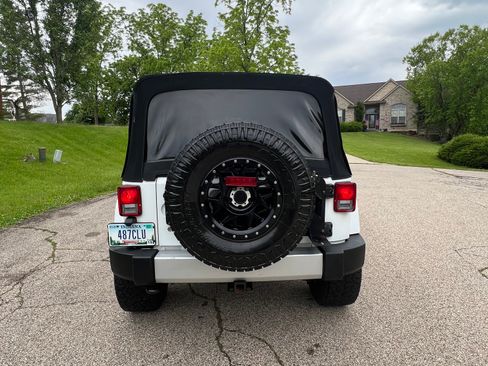 Used 2013 Jeep Wrangler Unlimited Sahara w/ Connectivity Group AWD/4WD image 6