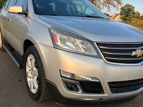 Used 2016 Chevrolet Traverse LT w/ Style and Technology Package image 4