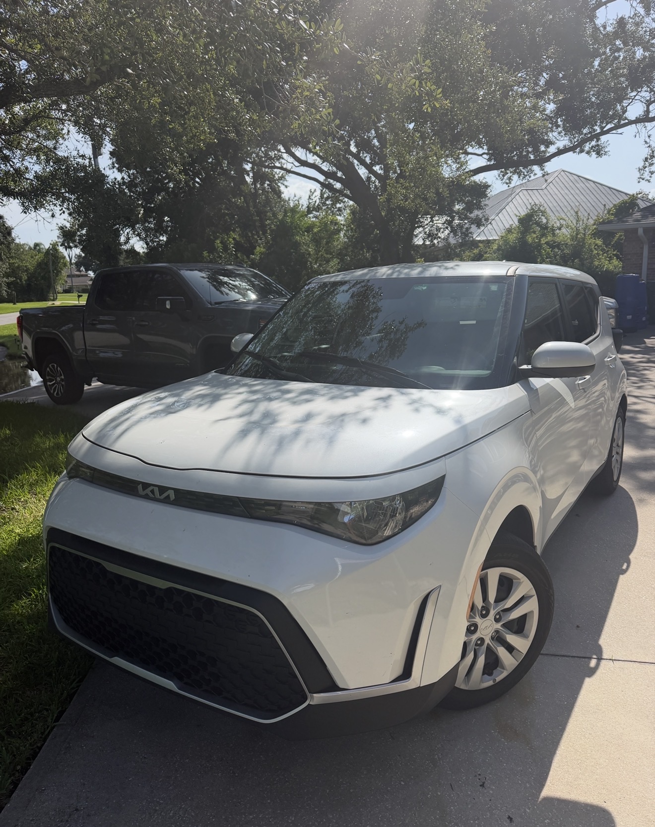Used 2023 Kia Soul LX FWD image 2