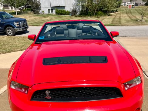 Used 2012 Ford Mustang Shelby GT500 w/ SVT Performance Pkg image 9