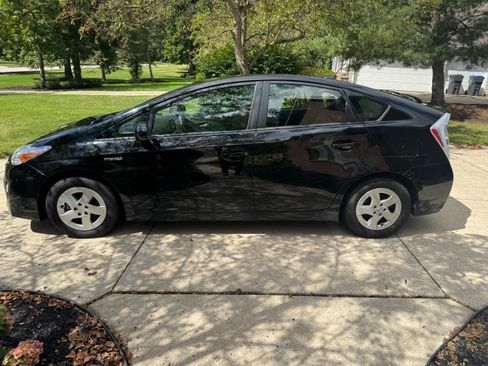 Used 2010 Toyota Prius Five image 1