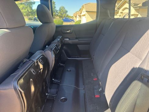 Used 2016 Toyota Tacoma TRD Off-Road image 17