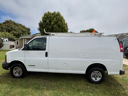 Used 2006 GMC Savana 2500 RWD image 2