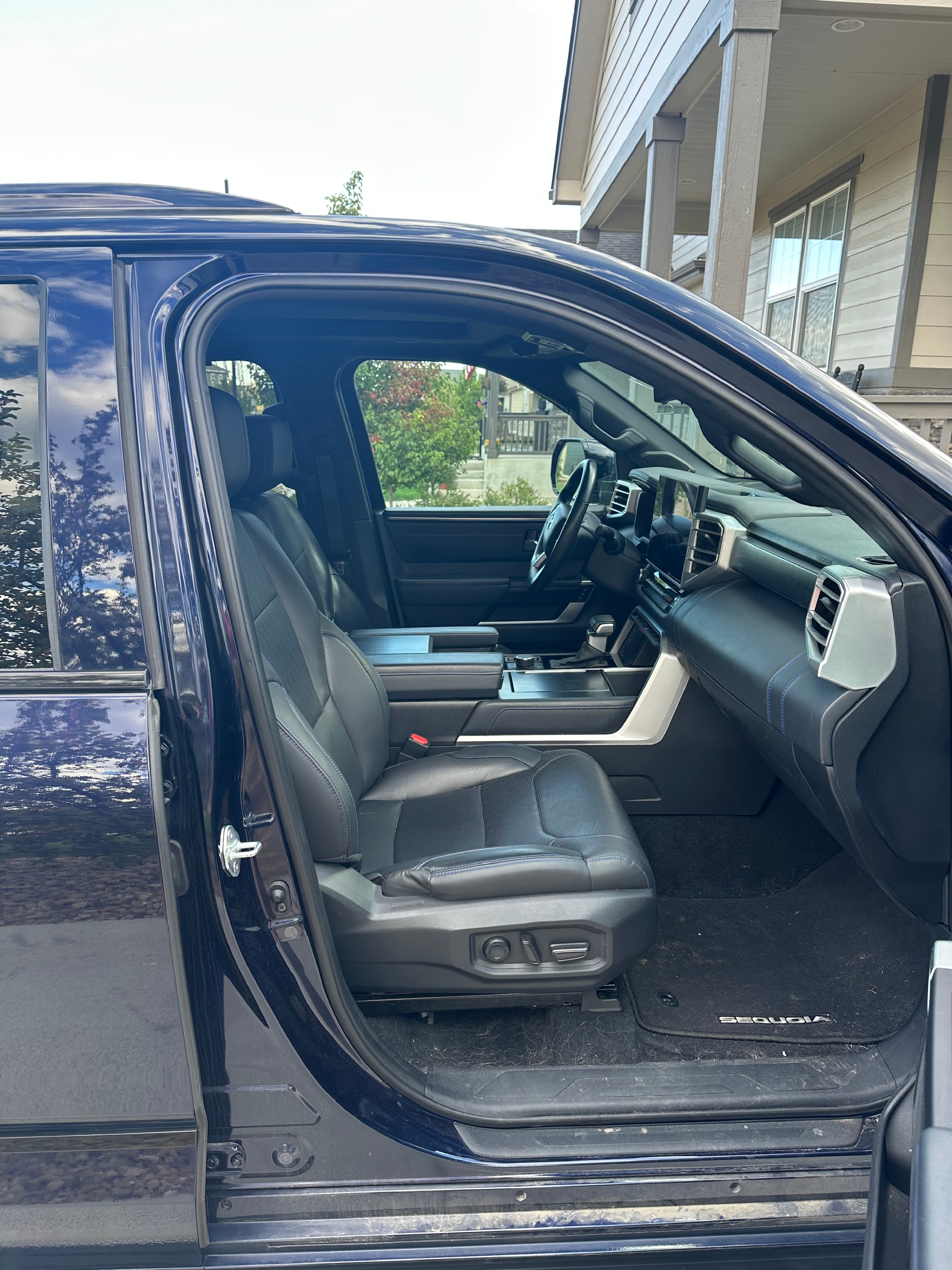 Used 2024 Toyota Sequoia Platinum AWD/4WD image 6