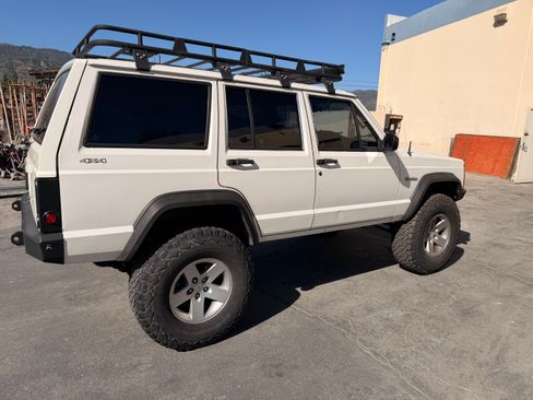 Used 1996 Jeep Cherokee SE image 2