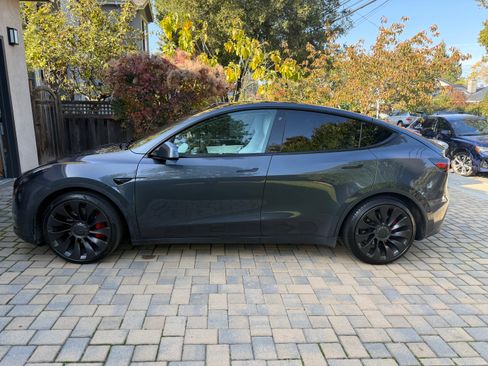 Used 2021 Tesla Model Y Performance image 4