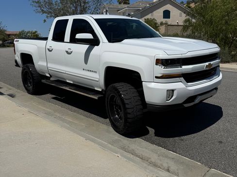 Used 2017 Chevrolet Silverado 1500 LT w/ All Star Edition AWD/4WD image 4