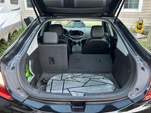 Used 2017 Chevrolet Volt LT w/ Comfort Package image 9