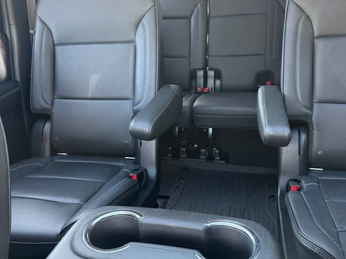 Used 2021 GMC Yukon XL Denali image 13