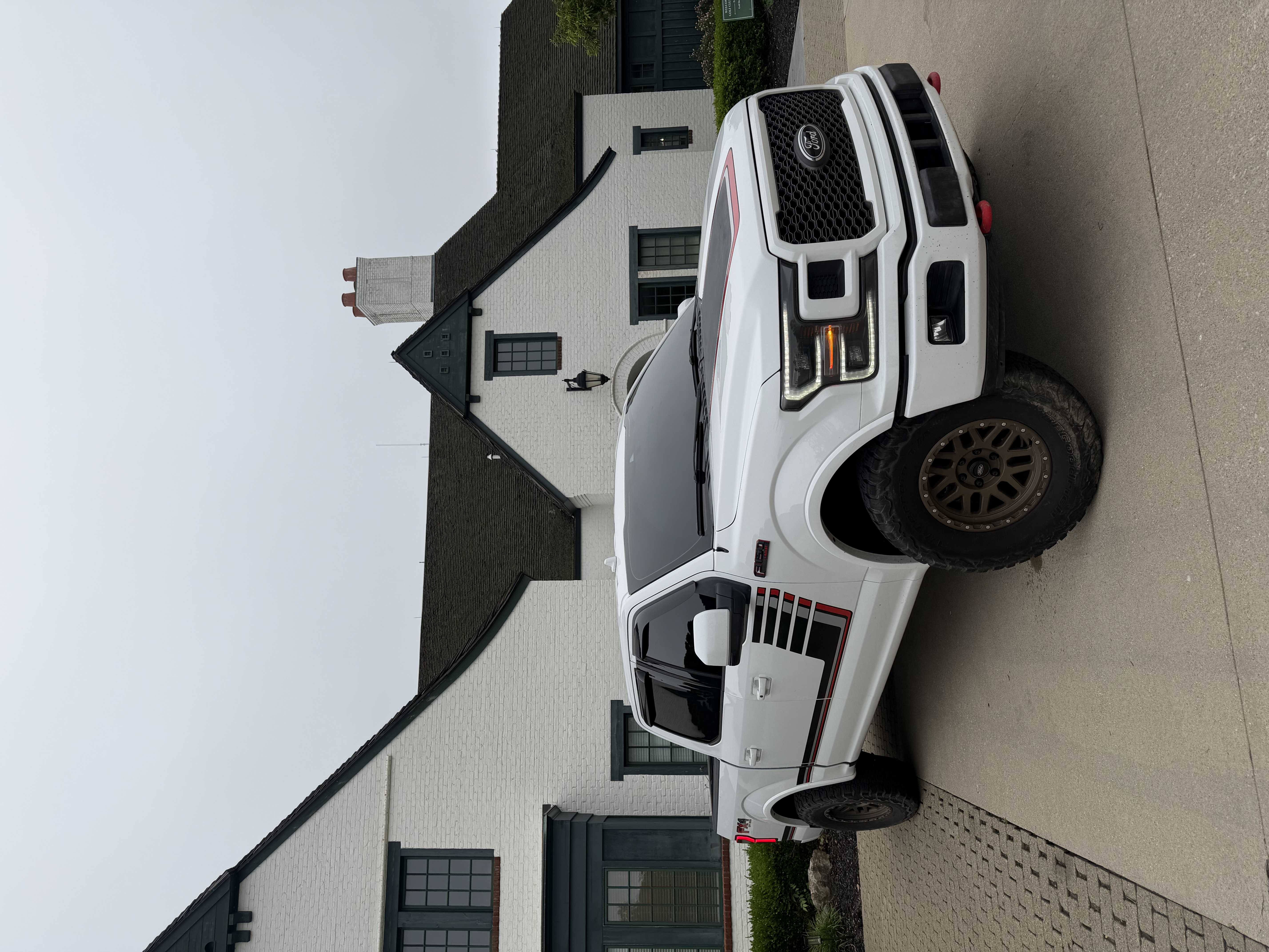 Used 2018 Ford F150 Lariat w/ Equipment Group 502A Luxury AWD/4WD image 2