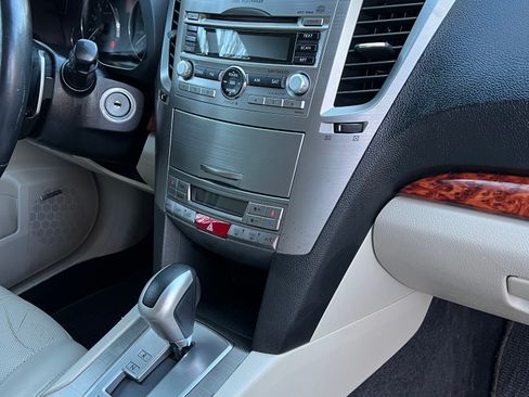 Used 2011 Subaru Outback 2.5i Limited w/ PWR Moonroof Pkg image 27