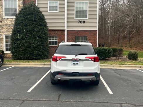 Used 2017 GMC Acadia SLT image 6