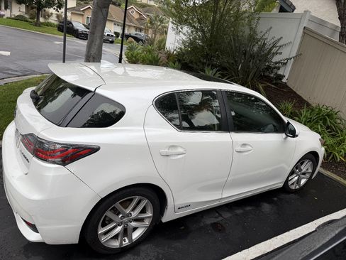 Used 2015 Lexus CT 200h image 2