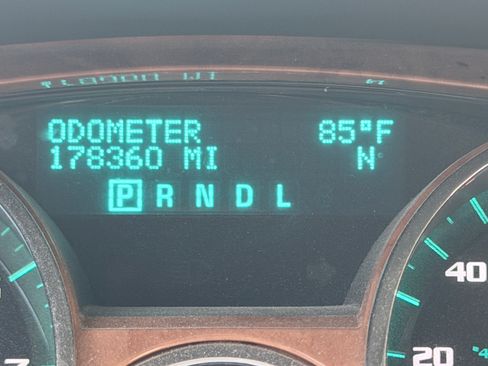 Used 2011 Buick Enclave CXL FWD image 2