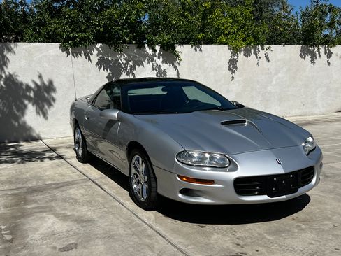 Used 2002 Chevrolet Camaro Z28 w/ SS Performance/Appearance Pkg RWD image 6