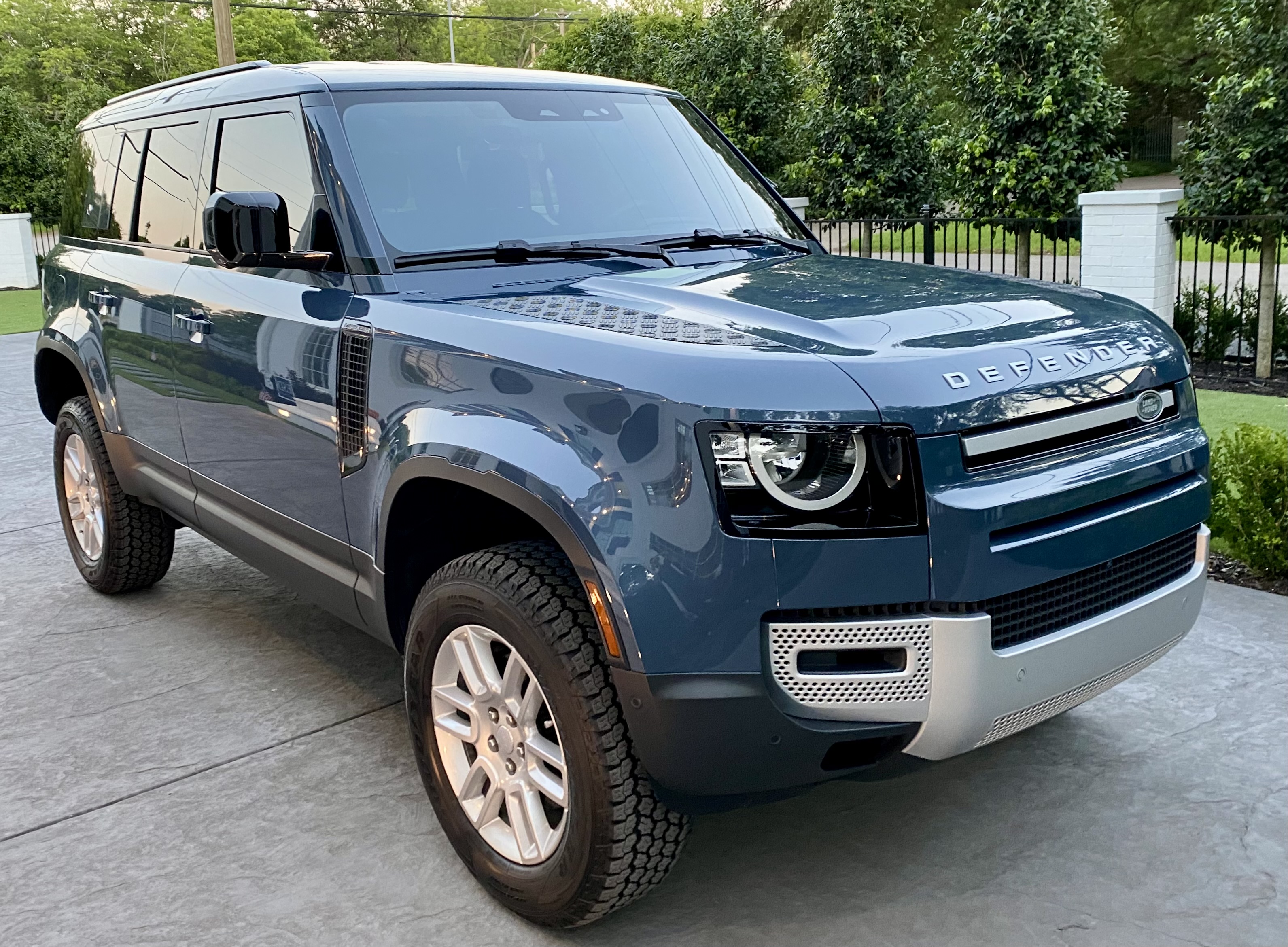 Used 2020 Land Rover Defender 110 AWD/4WD image 1