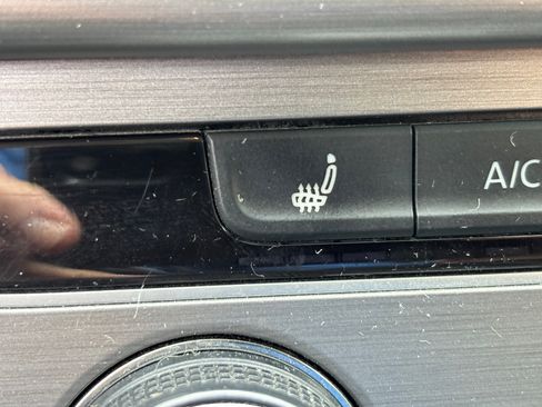 Used 2017 Volkswagen Golf Wolfsburg Edition FWD image 11