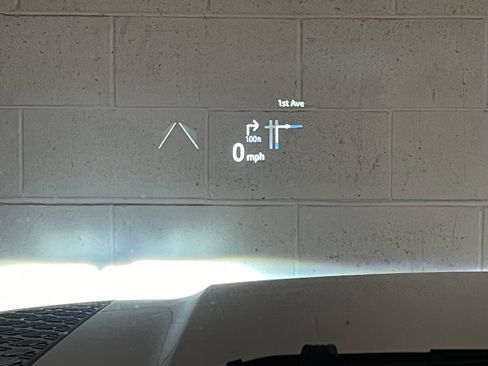 Used 2023 Land Rover Defender 110 image 32