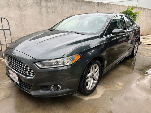 Used 2015 Ford Fusion SE w/ Equipment Group 202A image 1