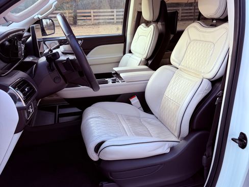 Used 2023 Lincoln Navigator Black Label image 13