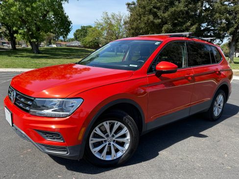 Used 2018 Volkswagen Tiguan S image 2