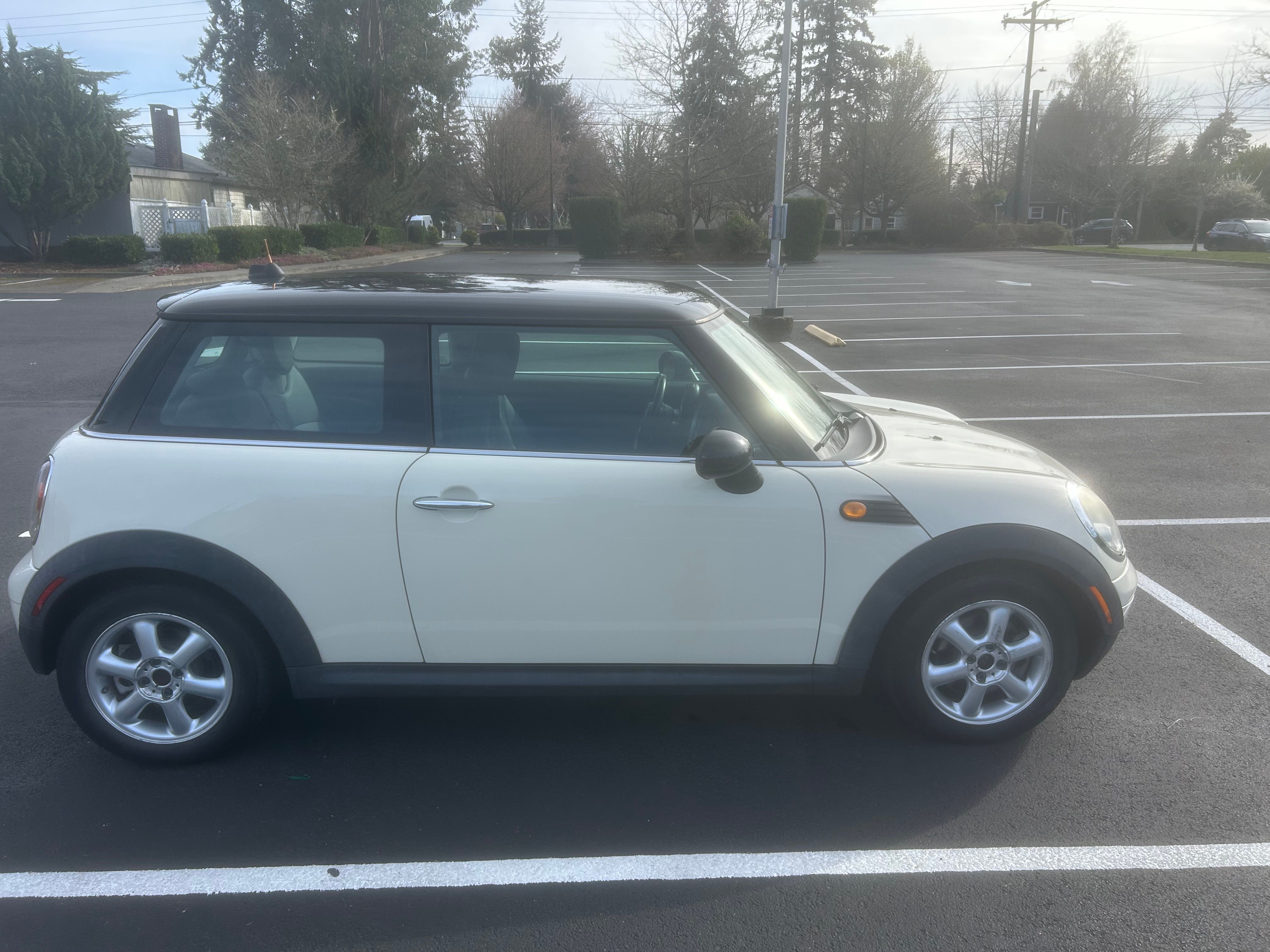 Used 2010 MINI Cooper Hardtop FWD image 13