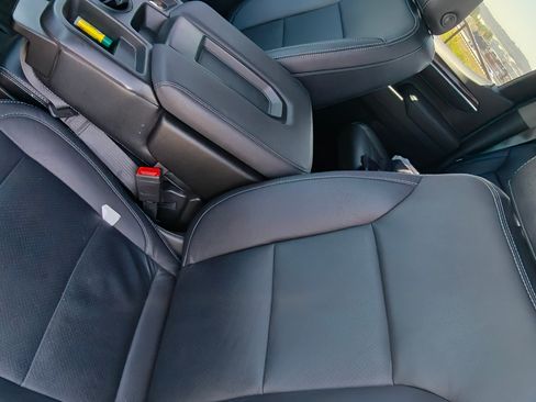 Used 2023 Chevrolet Silverado 1500 LT w/ Z71 Off-Road Package image 5