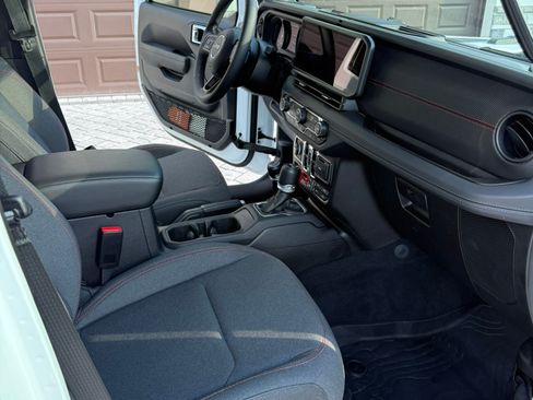 Used 2025 Jeep Wrangler Unlimited Rubicon image 24