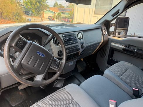 Used 2015 Ford F250 XLT w/ XLT Interior Package RWD image 12