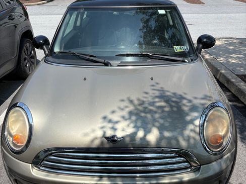 Used 2010 MINI Cooper Hardtop FWD image 1