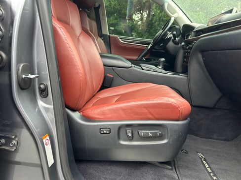 Used 2016 Lexus LX 570 4WD w/ Luxury Package image 11