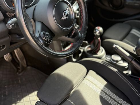 Used 2017 MINI Cooper 4-Door Hardtop image 11