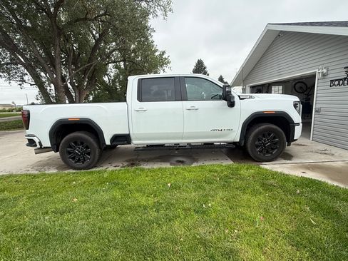 Used 2025 GMC Sierra 2500 AT4 AWD/4WD image 6