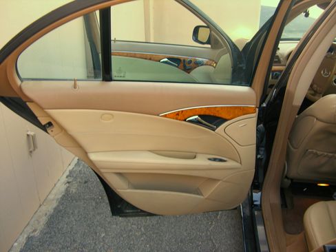 Used 2008 Mercedes-Benz E 350 Sedan image 17