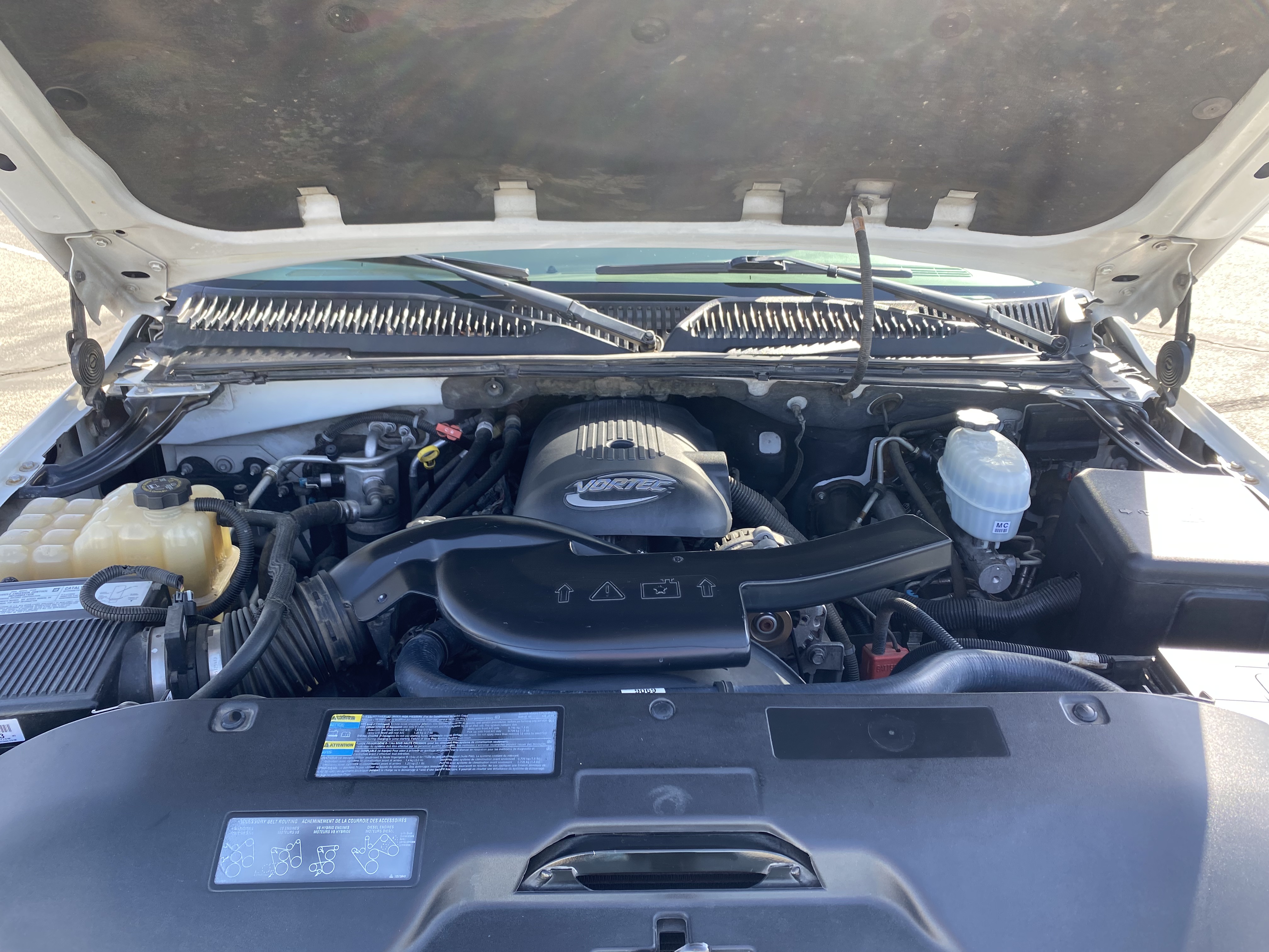 Used 2004 Chevrolet Suburban LS w/ Preferred Equipment Group RWD image 12