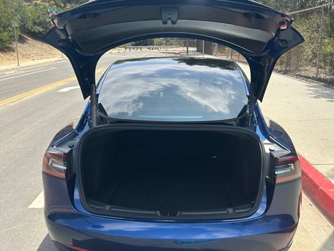 Used 2022 Tesla Model 3 Long Range AWD/4WD image 9