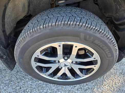 Used 2017 Toyota Tundra SR5 image 29