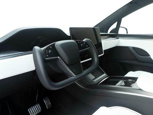 Used 2023 Tesla Model X Plaid image 12