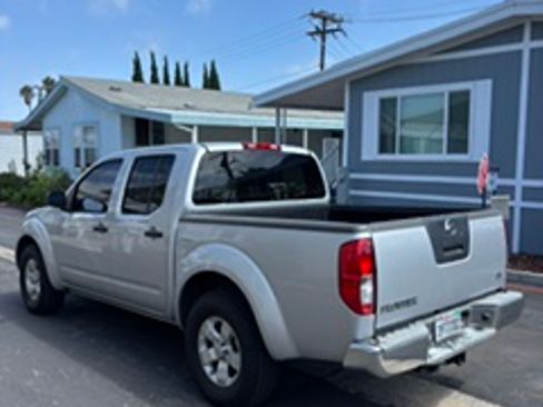 Used 2012 Nissan Frontier SV RWD image 4