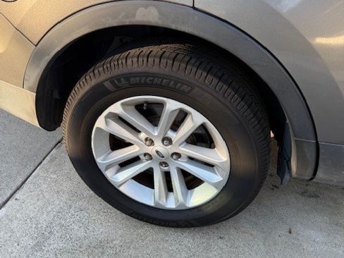 Used 2013 Ford Explorer XLT image 14