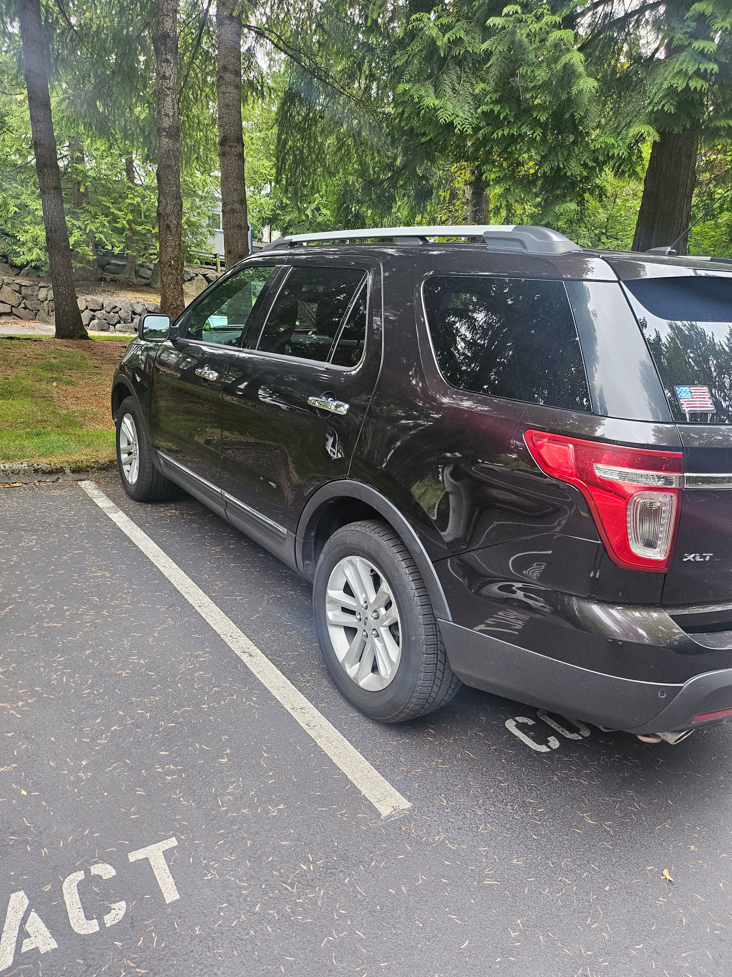 Used 2013 Ford Explorer XLT AWD/4WD image 2