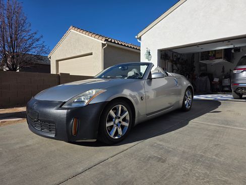 Used 2004 Nissan 350Z Touring image 1