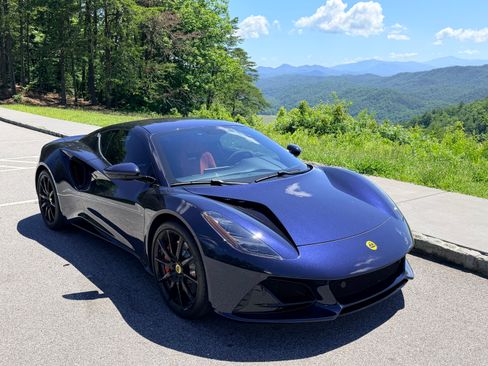Used 2025 Lotus Emira RWD image 5
