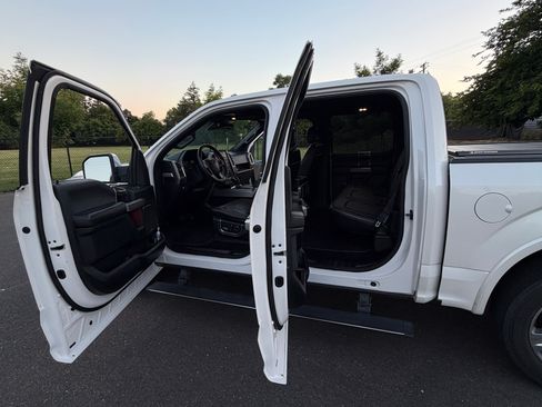 Used 2015 Ford F150 Platinum w/ Equipment Group 701A Luxury RWD image 11