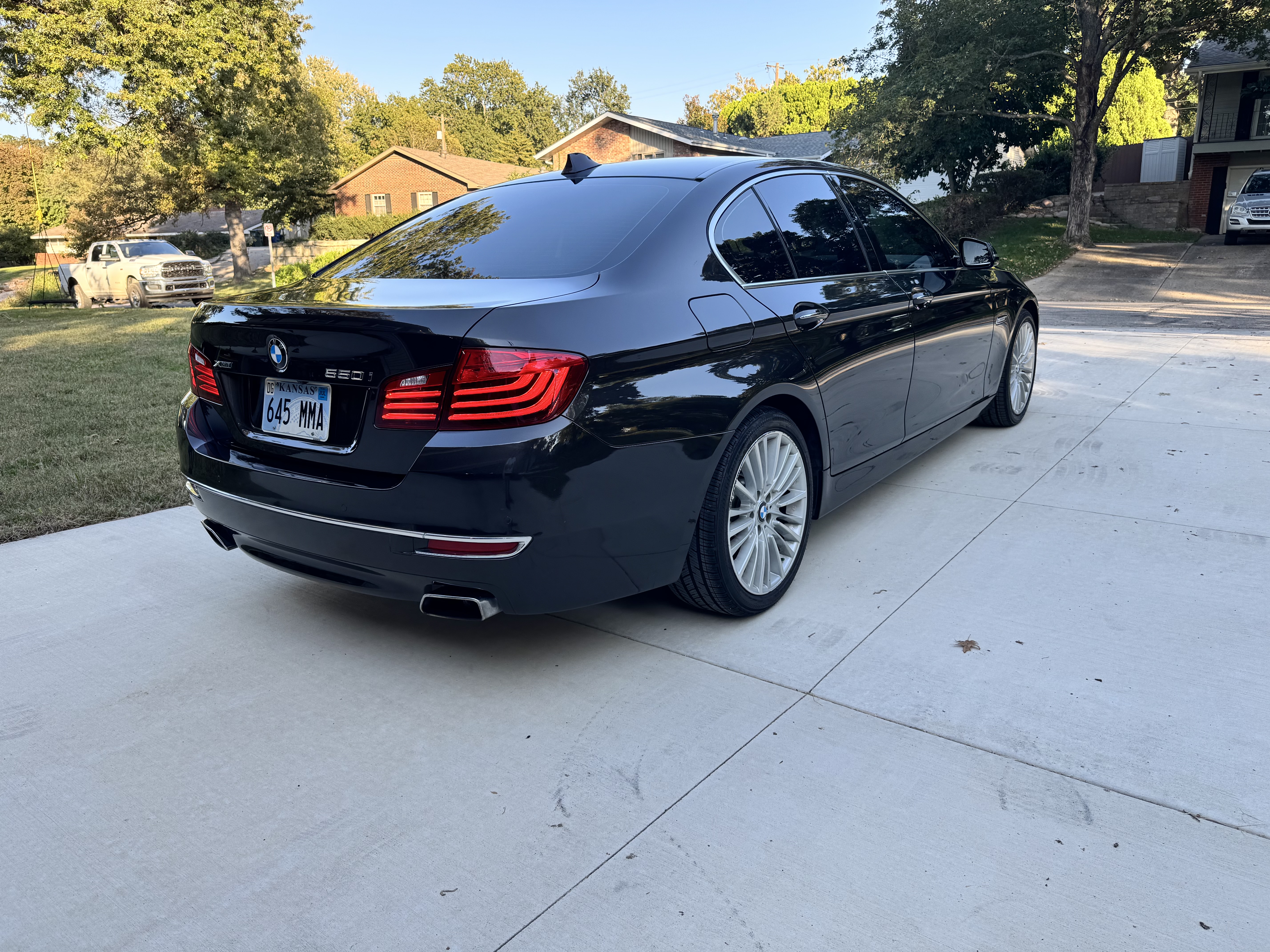 Used 2016 BMW 550i xDrive Sedan AWD/4WD image 4