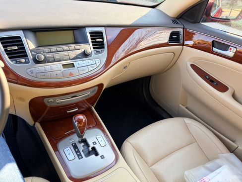Used 2013 Hyundai Genesis 3.8 image 6