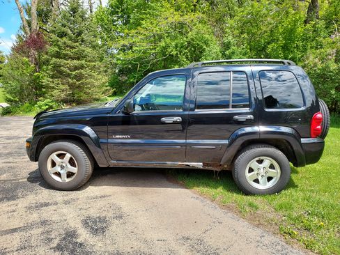 Used 2004 Jeep Liberty Limited w/ Security Group AWD/4WD image 4