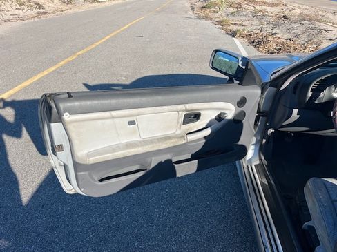 Used 1999 BMW 323i 323i Convertible 2D image 15